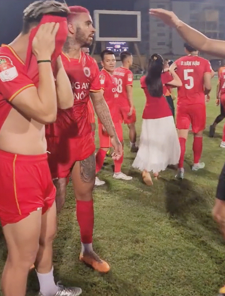 Đoàn Văn Hậu - Doãn Hải My vui đùa cùng con trai Hồ Tấn Tài, nhan sắc nàng WAG gây thương nhớ-4