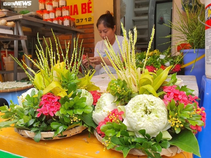 Đủ món hàng bắt mắt tại chợ nhà giàu Hà Nội ngày Rằm tháng Bảy-10
