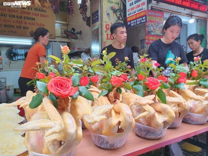 Đủ món hàng bắt mắt tại chợ nhà giàu Hà Nội ngày Rằm tháng Bảy-2