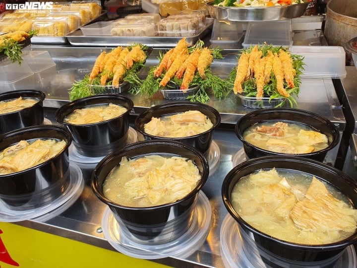 Đủ món hàng bắt mắt tại chợ nhà giàu Hà Nội ngày Rằm tháng Bảy-4