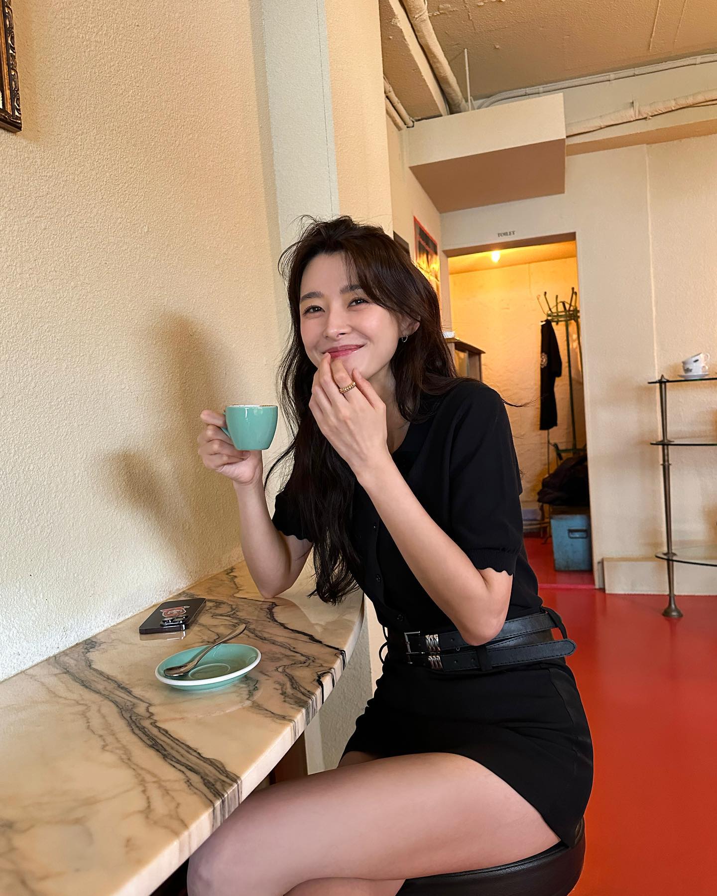 Nữ phụ 32 tuổi của phim Tầng lớp Itaewon gợi ý 10 set đồ trẻ hóa phong cách-2