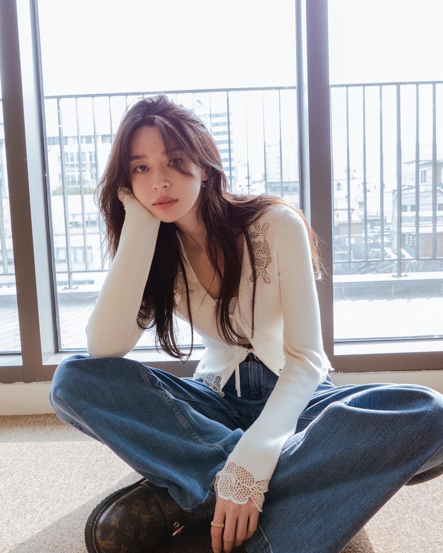 Nữ phụ 32 tuổi của phim Tầng lớp Itaewon gợi ý 10 set đồ trẻ hóa phong cách-6