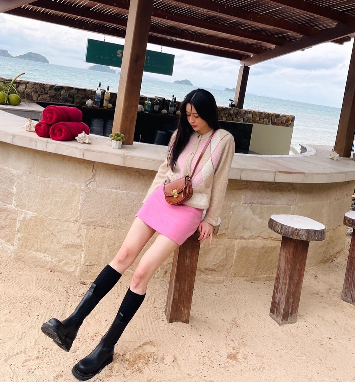 Nữ phụ 32 tuổi của phim Tầng lớp Itaewon gợi ý 10 set đồ trẻ hóa phong cách-7