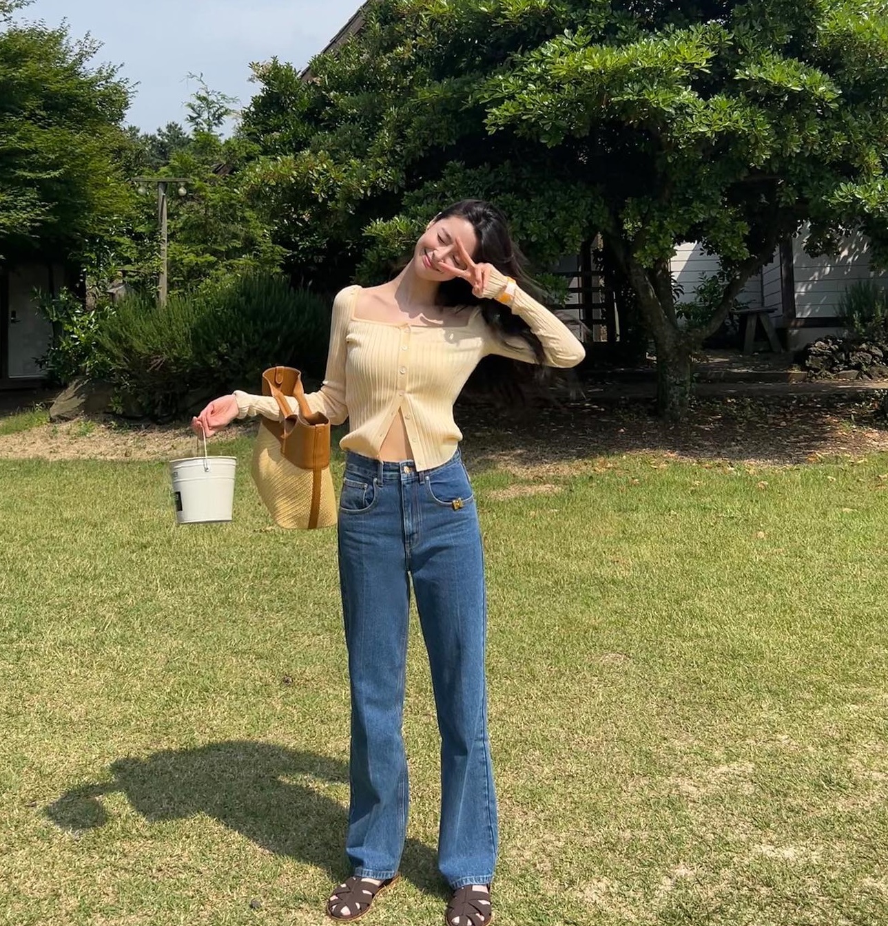 Nữ phụ 32 tuổi của phim Tầng lớp Itaewon gợi ý 10 set đồ trẻ hóa phong cách-9