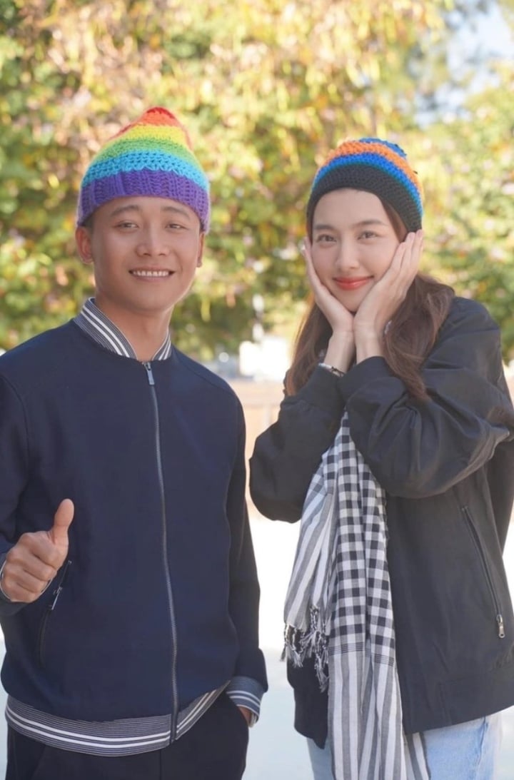 Bị đẩy thuyền liên tục, Hoa hậu Thùy Tiên - Quang Linh Vlogs phản ứng thế nào?-9