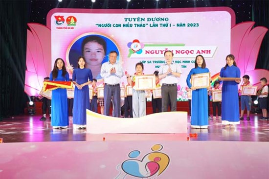 Tuyên dương 110 