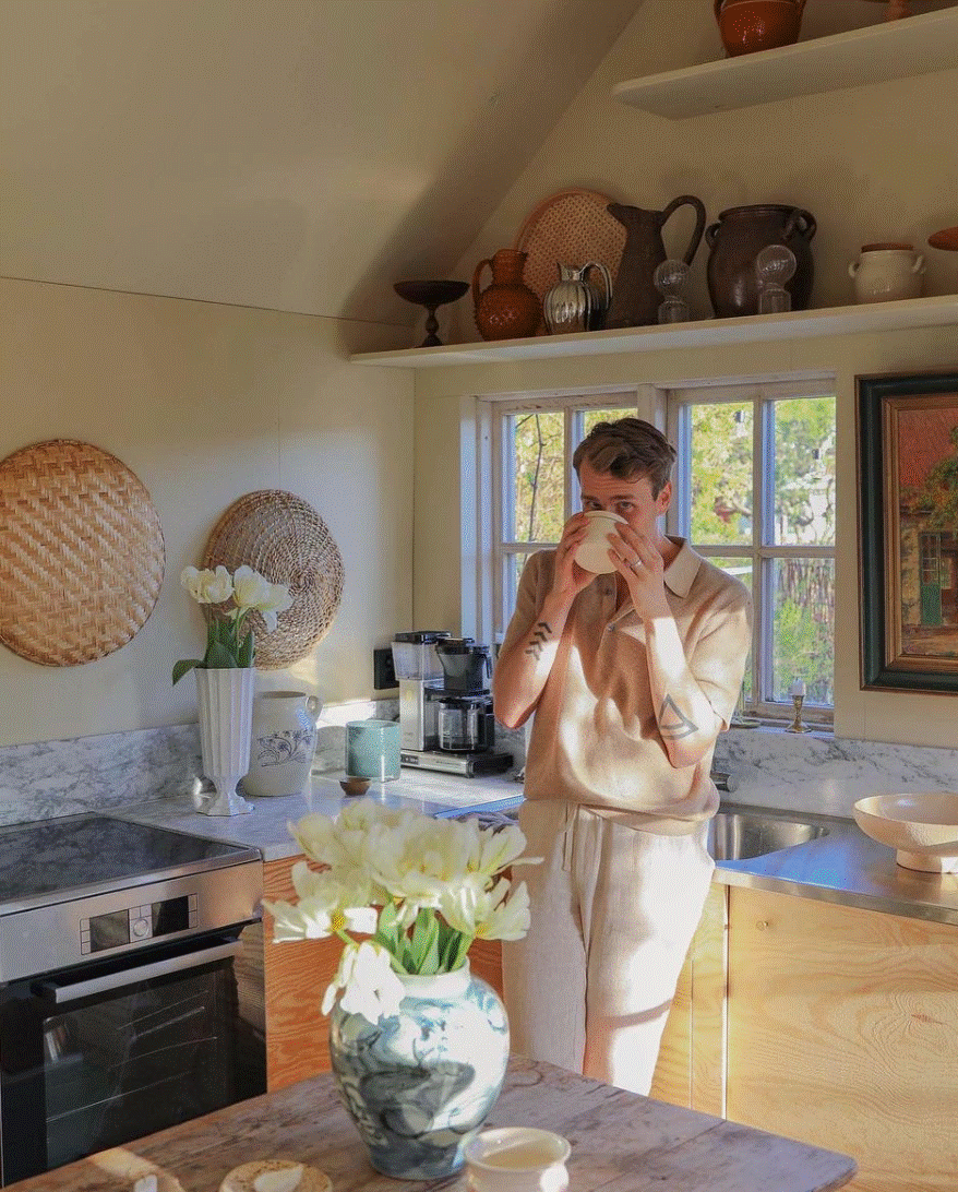 Mua mảnh đất bỏ hoang, chàng trai xây căn nhà 27m2 với khu vườn quanh năm đều đẹp-2