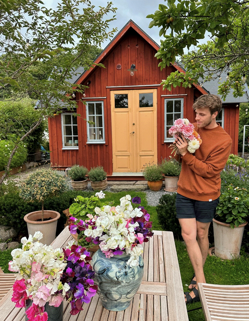 Mua mảnh đất bỏ hoang, chàng trai xây căn nhà 27m2 với khu vườn quanh năm đều đẹp-6