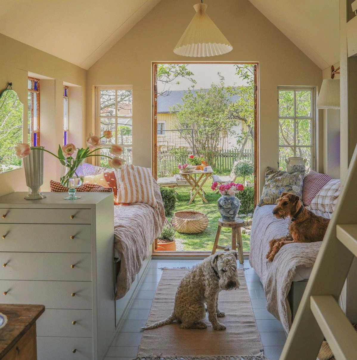 Mua mảnh đất bỏ hoang, chàng trai xây căn nhà 27m2 với khu vườn quanh năm đều đẹp-11