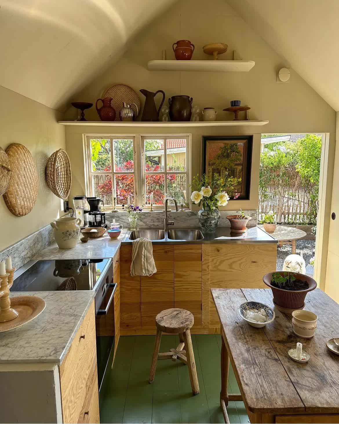 Mua mảnh đất bỏ hoang, chàng trai xây căn nhà 27m2 với khu vườn quanh năm đều đẹp-12