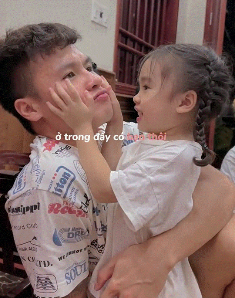 Gia đình Quang Hải, Văn Hậu tụ tập liên hoan, Văn Đức đưa con về quê ăn Rằm tháng 7-4