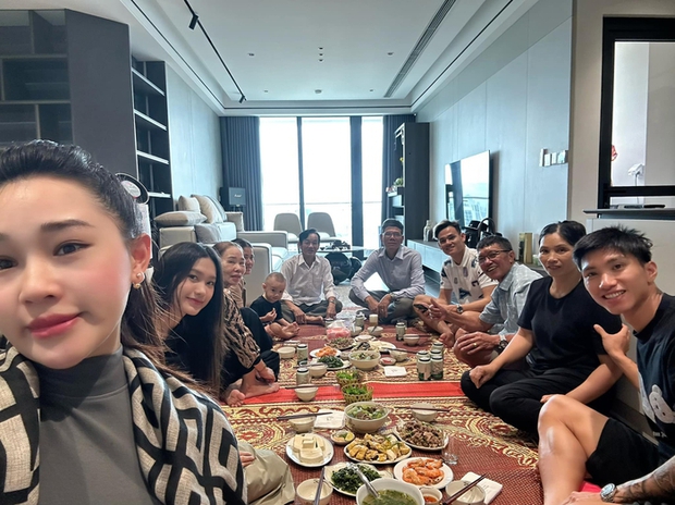 Gia đình Quang Hải, Văn Hậu tụ tập liên hoan, Văn Đức đưa con về quê ăn Rằm tháng 7-5