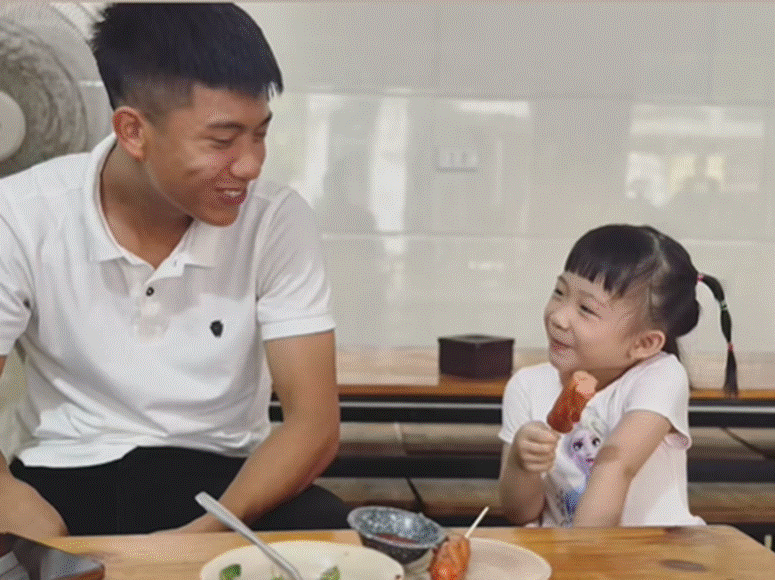 Gia đình Quang Hải, Văn Hậu tụ tập liên hoan, Văn Đức đưa con về quê ăn Rằm tháng 7-7