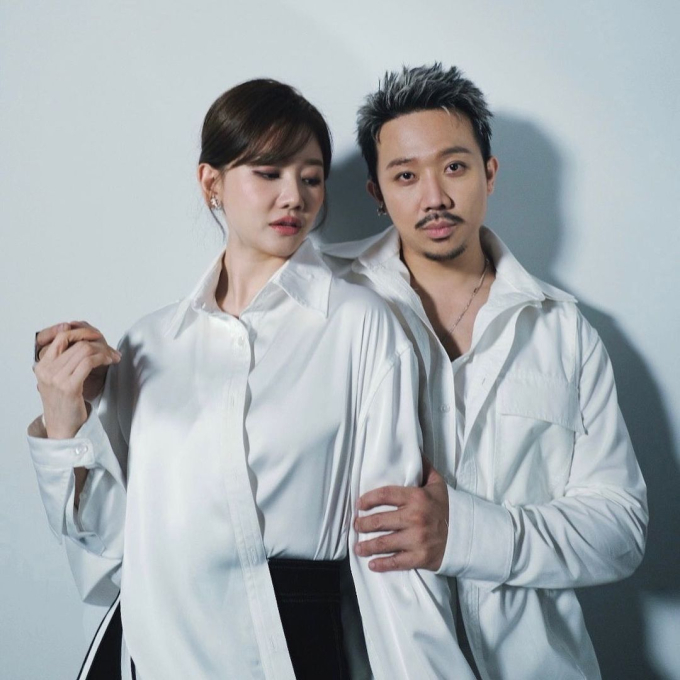 Trấn Thành khoe khoảnh khắc ngọt ngào bên Hari Won sau phát ngôn trông không giống vợ chồng-1