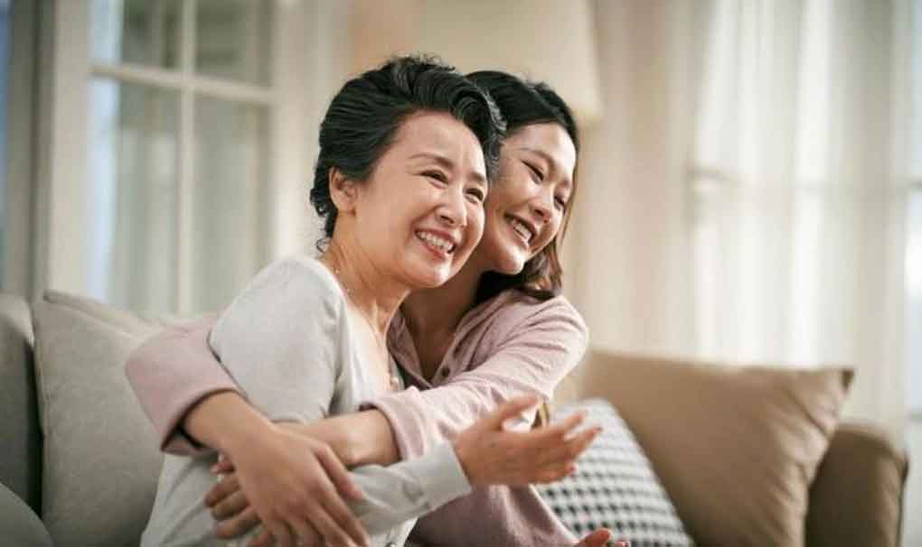 Mẹ chồng dè bỉu khi nghỉ việc, 2 năm sau bà cầm tay tôi khóc và cảm ơn-1