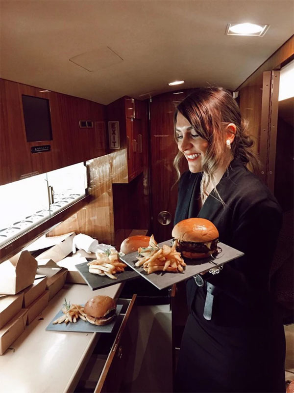 Tiếp viên hàng không tiết lộ sự thật khi phục vụ giới siêu giàu-1