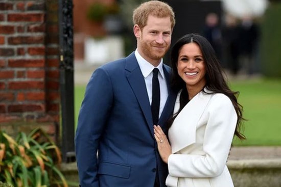 Harry đau đớn khi Meghan tháo nhẫn đính hôn