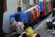 CLIP: Nam thanh niên cầm dao nhọn hoắt khống chế người phụ nữ trong shop quần áo