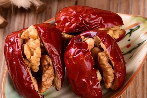 Phụ nữ khi đến tuổi mãn kinh nên thường xuyên ăn 3 món ăn nhẹ để tươi trẻ hơn-2