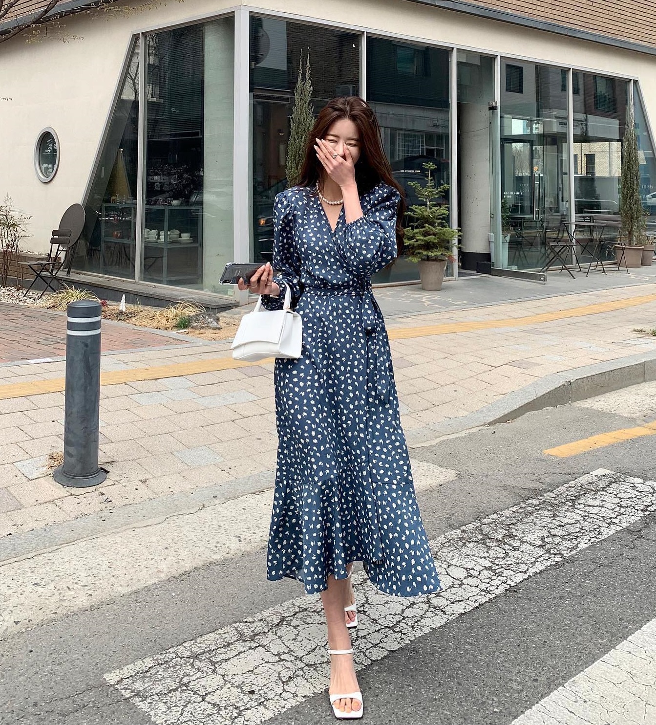 10 cách diện váy họa tiết nổi bật và tinh tế trong mùa thu-1