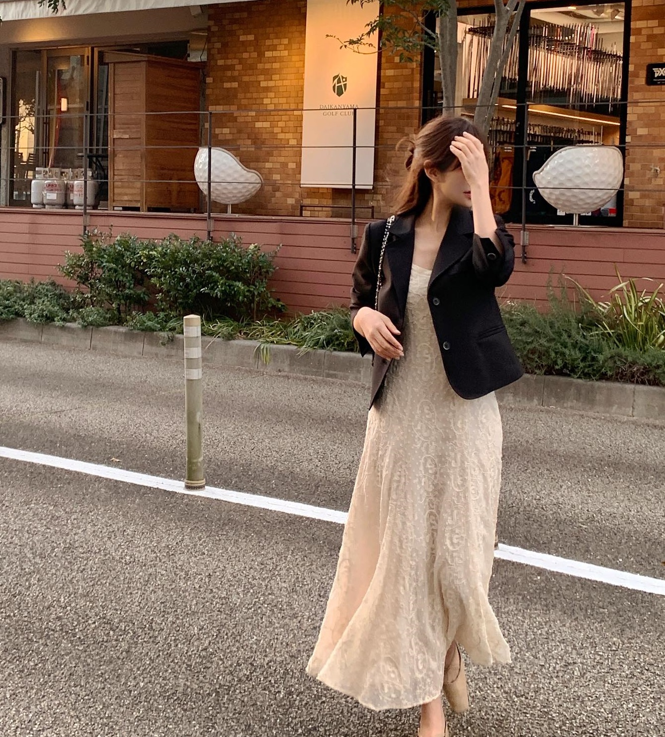 10 cách diện váy họa tiết nổi bật và tinh tế trong mùa thu-4