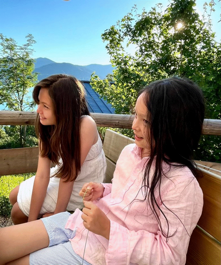 Ngoại hình tuổi 11 của cặp sinh đôi nhà diva Hồng Nhung: Con gái cao lớn hơn mẹ, con trai thích nuôi tóc dài-4