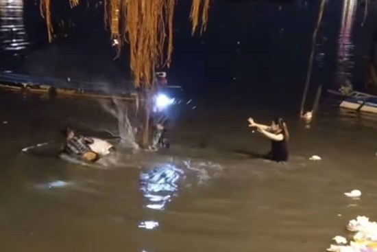 'Hỗn chiến' khi thả cá phóng sinh gần chùa: Đoạn clip gây xôn xao