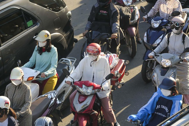 Người dân thủ đô nhích từng chút trên đường trong ngày làm việc cuối cùng trước kỳ nghỉ lễ 2/9-9