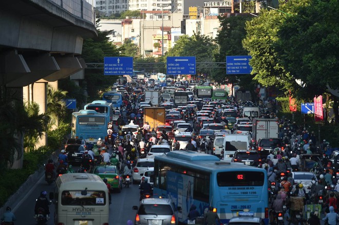 Người dân thủ đô nhích từng chút trên đường trong ngày làm việc cuối cùng trước kỳ nghỉ lễ 2/9-5