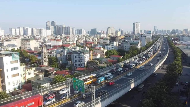 Người dân thủ đô nhích từng chút trên đường trong ngày làm việc cuối cùng trước kỳ nghỉ lễ 2/9-11