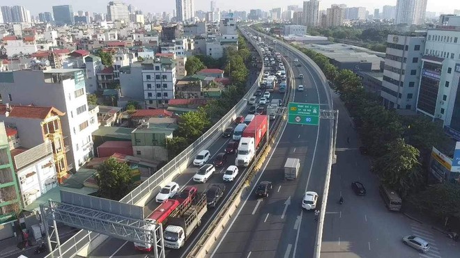 Người dân thủ đô nhích từng chút trên đường trong ngày làm việc cuối cùng trước kỳ nghỉ lễ 2/9-12