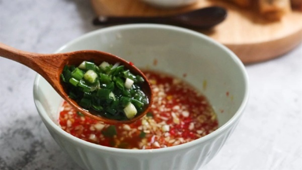 Chỉ cần thêm 1 nguyên liệu này, món nem rán sẽ ngon ngọt bất ngờ-5