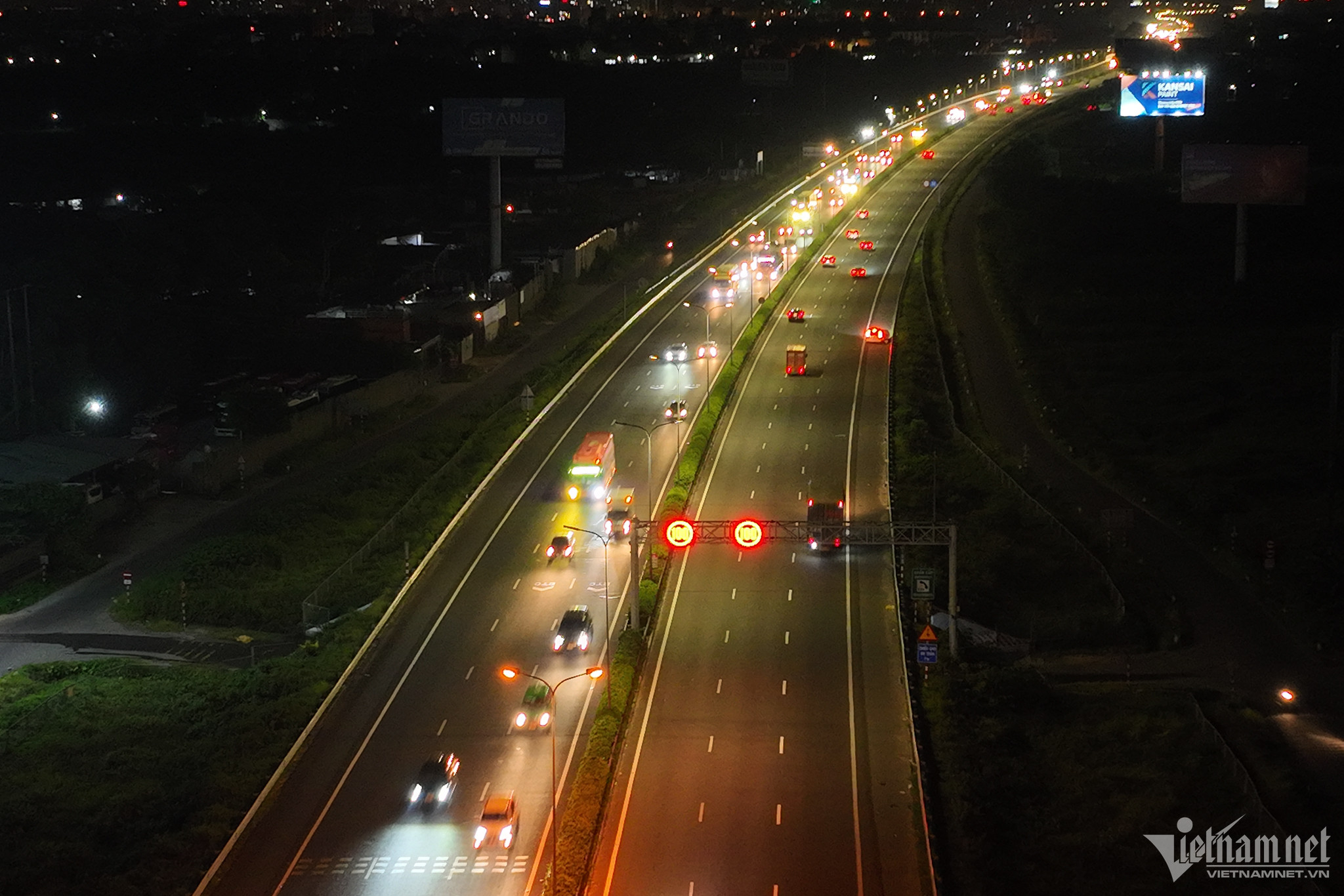 Người dân về quê nghỉ lễ 2/9 trong đêm, Vành đai 3 Hà Nội ùn tắc kéo dài-6
