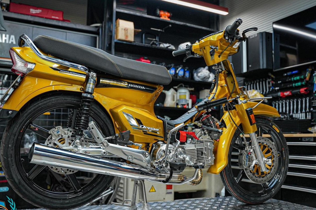 Dân chơi Hải Phòng bỏ 1 tỷ đồng độ xe Sufat thành Honda Dream Thái cực chất-1