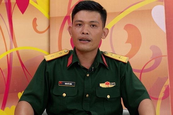 Chàng quân nhân nghẹn ngào kể lý do bỏ vợ giữa đường lúc 3h sáng