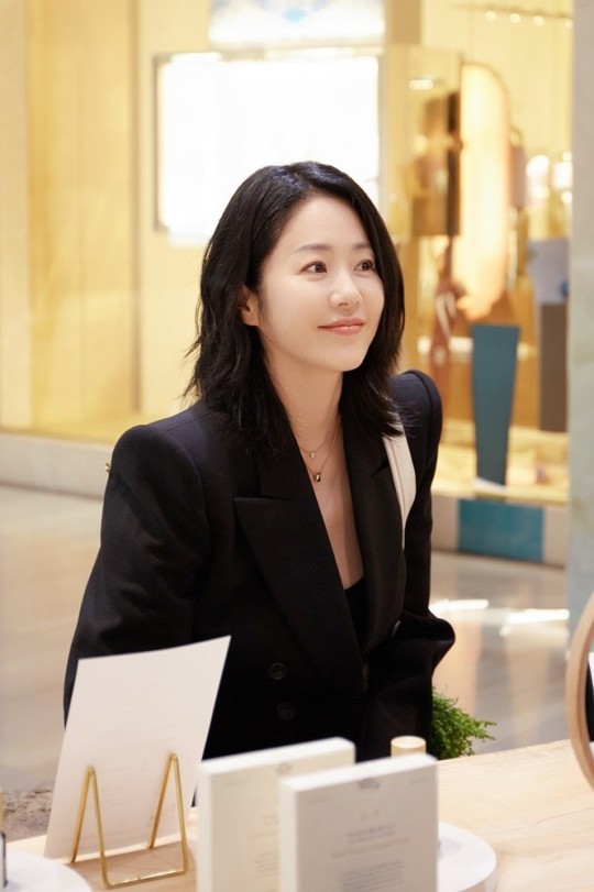 Go Hyun Jung khoe vẻ quyến rũ ở tuổi 52, khác hẳn hình ảnh nàng dâu bị gia tộc Samsung ruồng bỏ” năm nào-1