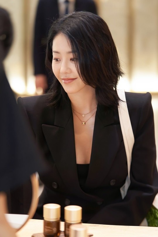 Go Hyun Jung khoe vẻ quyến rũ ở tuổi 52, khác hẳn hình ảnh nàng dâu bị gia tộc Samsung ruồng bỏ” năm nào-2