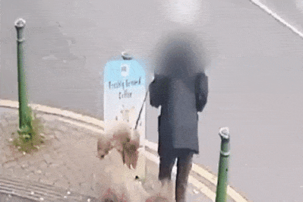 Nhận tin từ người dân, cảnh sát chặn chiếc ô tô trên cao tốc và phát hiện cảnh tượng khó ngờ với đứa trẻ 10 tuổi-4