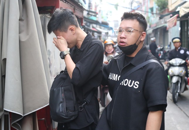 Người thân đau lòng đưa tiễn ca sĩ Huy Bảo mất ở tuổi 32 về nơi an nghỉ-5