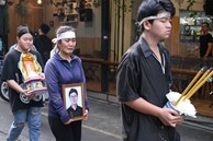 Người thân đau lòng đưa tiễn ca sĩ Huy Bảo mất ở tuổi 32 về nơi an nghỉ