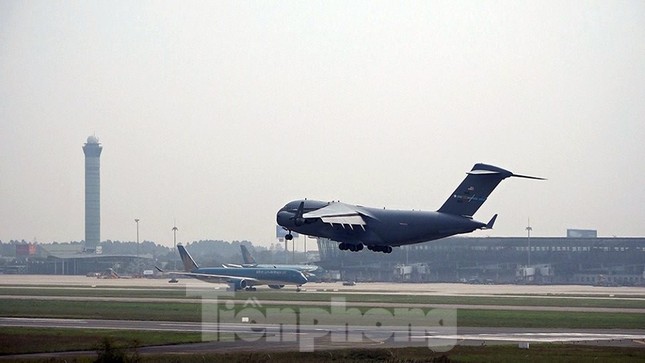 Siêu máy bay phục vụ Tổng thống Mỹ đến Hà Nội-2