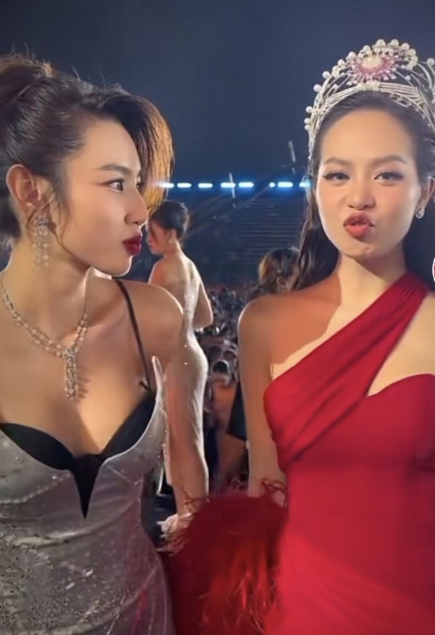 Nàng hậu Vbiz bất lực vì đi ngủ cũng nằm mơ bị dìm hàng, nhìn biểu cảm trong hậu trường là hiểu lý do!-3