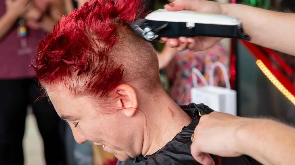 Từ câu chuyện nam thanh niên nhiễm HIV sau 3 tháng đi cắt tóc, gội đầu ngoài tiệm, chuyên gia đưa ra lời khuyên-1