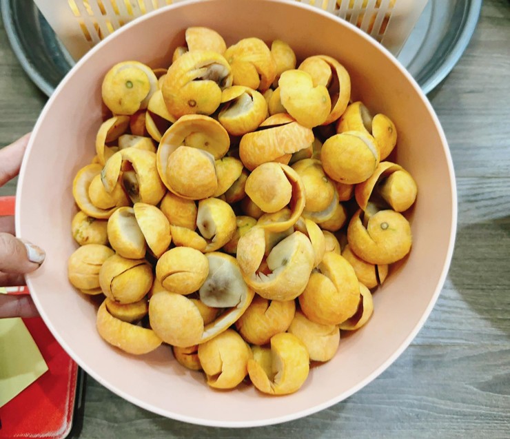 Sấu chín giá cao, chị em đua nhau mua, dân buôn không đủ hàng bán-2