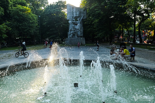 Phố phường Hà Nội thanh bình ngày nghỉ lễ Quốc khánh-5