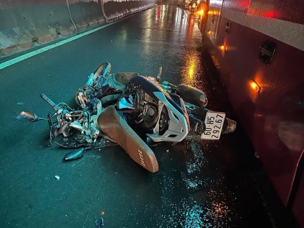 Hai cha con tử vong thương tâm trên Quốc lộ 1-2