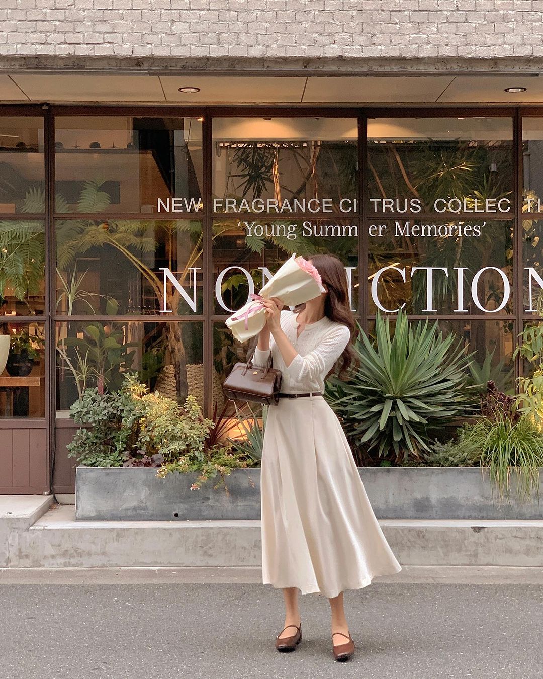 Xu hướng diện cả cây đồ trơn màu được phụ nữ Hàn yêu thích trong mùa thu-3