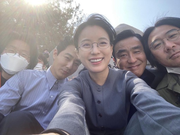 Nữ chính Moving: Chị đẹp U40 vẫn giữ làn da căng mướt nhờ chăm dùng mỹ phẩm chứa thành phần làm dịu da-2