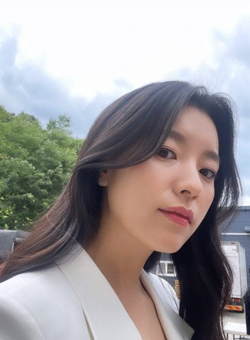 Nữ chính Moving: Chị đẹp U40 vẫn giữ làn da căng mướt nhờ chăm dùng mỹ phẩm chứa thành phần làm dịu da-4