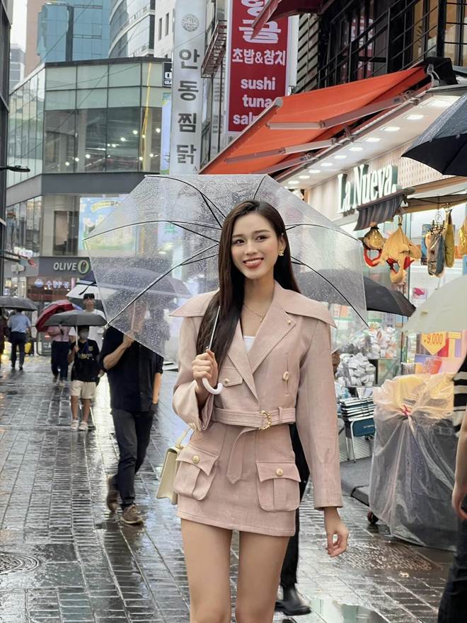 Hoa hậu Đỗ Thị Hà chuộng váy siêu ngắn, khoe chân dài 1m11-2